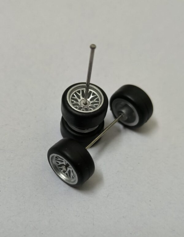 Premium Rubber Tires/Wheels for 1/64 Scale Set (M12)