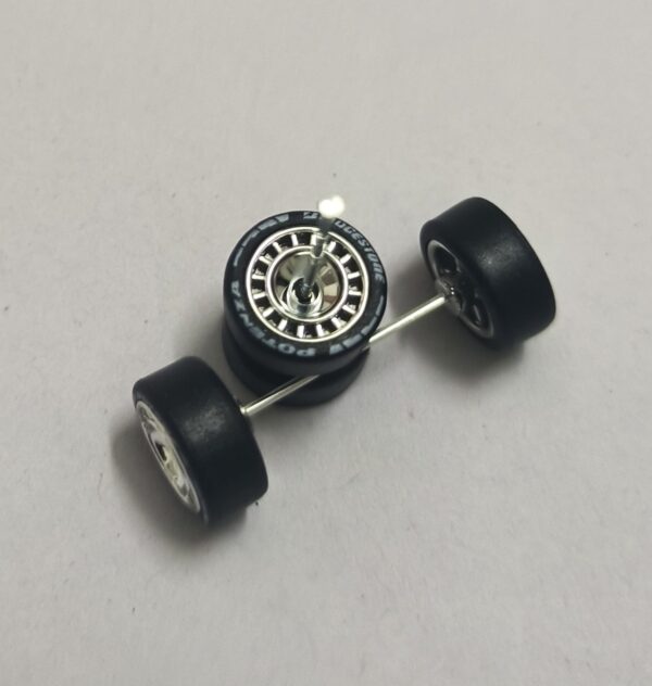 Rubber Tires/Wheels for 1/64 Scale Set (M26)