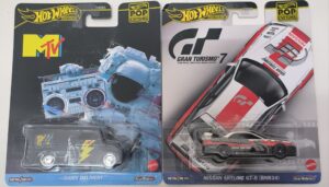 Hot wheels Premium pop culture Nissan Skyline GTR (BNR34) & Dairy Delivery (Corner Damage*)