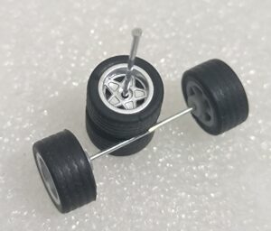 Ferrari F40 Rubber Tyres/Wheels for 1/64 Scale Models (M52)